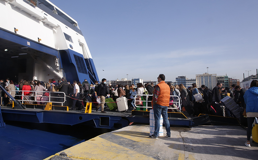 Αυξημένη η κίνηση στα λιμάνια λόγω της εξόδου για την αργία του Αγίου Πνεύματος