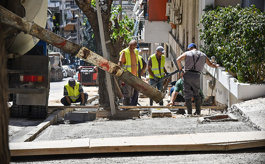 Ανακατασκευάζονται 410 πεζοδρόμια στο κέντρο και τις γειτονιές της Αθήνας
