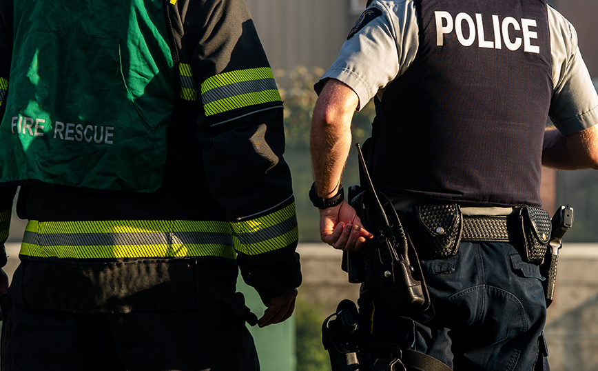 Πυροσβέστης και αστυνομικος Πυροσβέστης και αστυνομικος