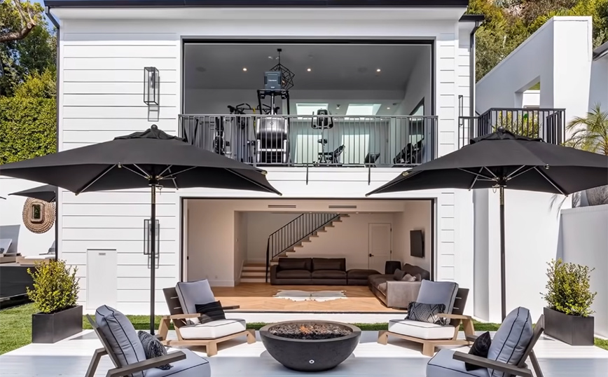 Ριάνα: Η αξίας 14 εκατομμυρίων δολαρίων πολυτελής αγροικία της στο Μπέβερλι Χιλς Ριάνα: Η αξίας 14 εκατομμυρίων δολαρίων πολυτελής αγροικία της στο Μπέβερλι Χιλς