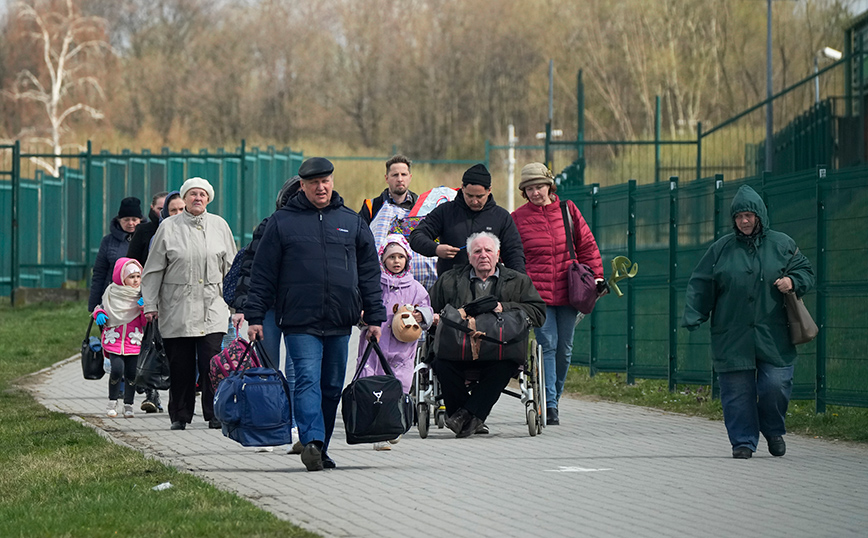 Σοβαρά προβλήματα αντιμετωπίζουν 8 στους 10 Ουκρανούς που άφησαν τη χώρα τους λόγω του πολέμου και βρίσκονται στην ΕΕ