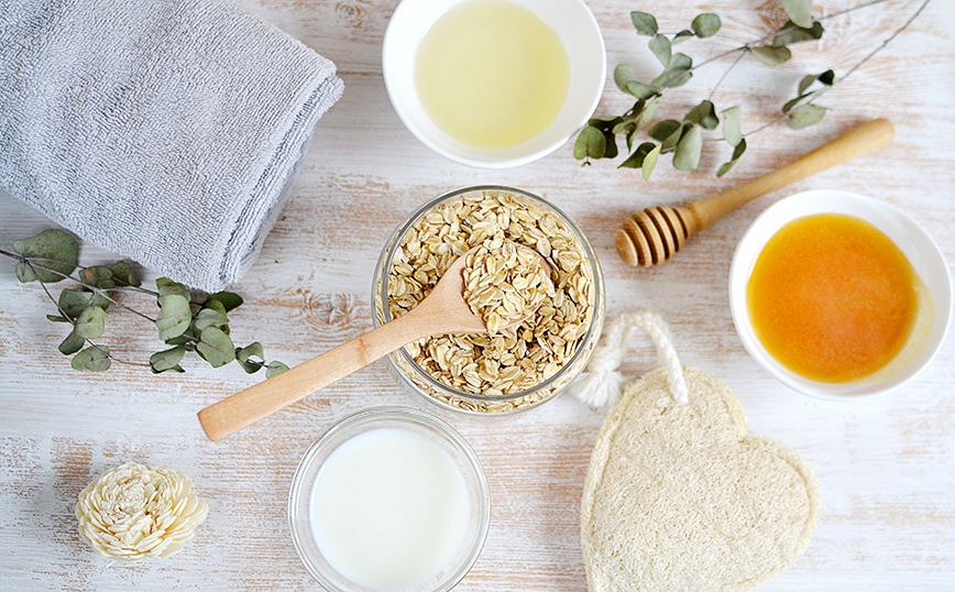 Σκραμπ προσώπου με βρώμη Σκραμπ προσώπου με βρώμη