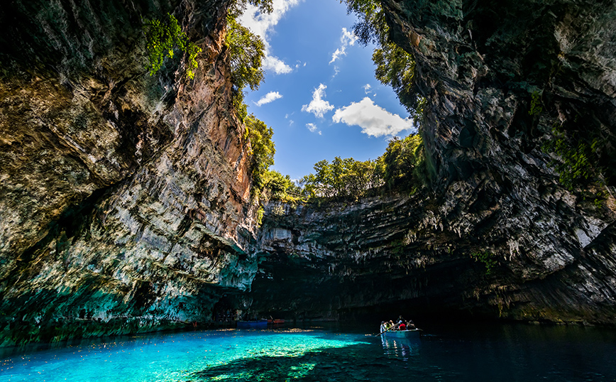 Βαρδάκα στο λιμνοσπήλαιο της Μελισσάνης Βαρδάκα στο λιμνοσπήλαιο της Μελισσάνης