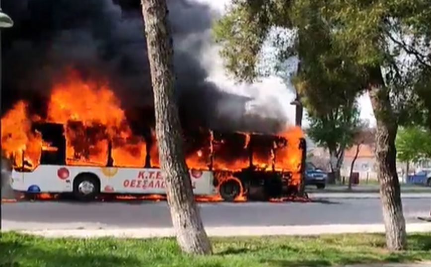 Θεσσαλονίκη: Φωτιά σε εν κινήσει αστικό λεωφορείο
