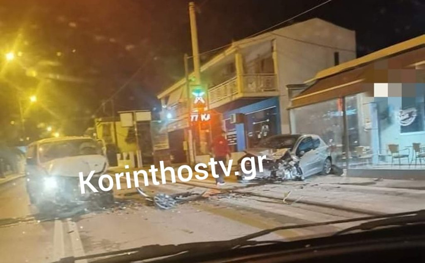 Σφοδρή σύγκρουση αυτοκινήτων στο Βέλο Κορινθίας &#8211; Στο νοσοκομείο οι δύο οδηγοί