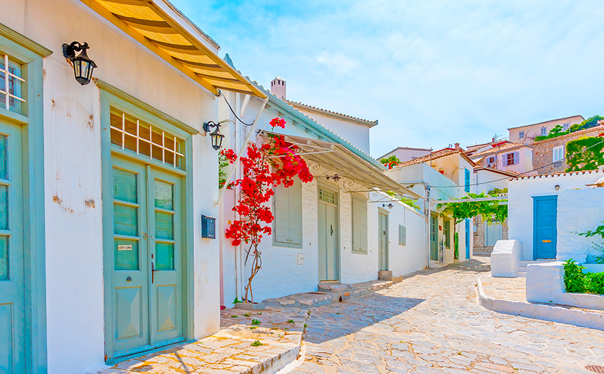 Γραφικό σοκάκι στην Ύδρα Γραφικό σοκάκι στην Ύδρα