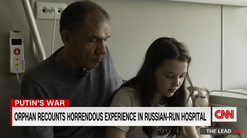 Πόλεμος στην Ουκρανία: Oρφανό κορίτσι συνάντησε τον παππού της μετά από συγκλονιστική περιπέτεια