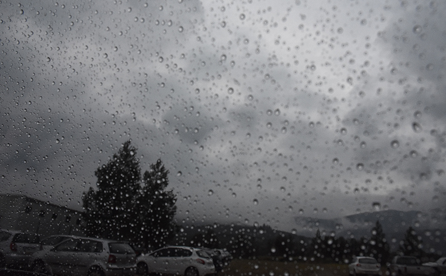Καιρός: Με συννεφιά και βροχές η επιστροφή των εκδρομέων από το τριήμερο του Αγίου Πνεύματος