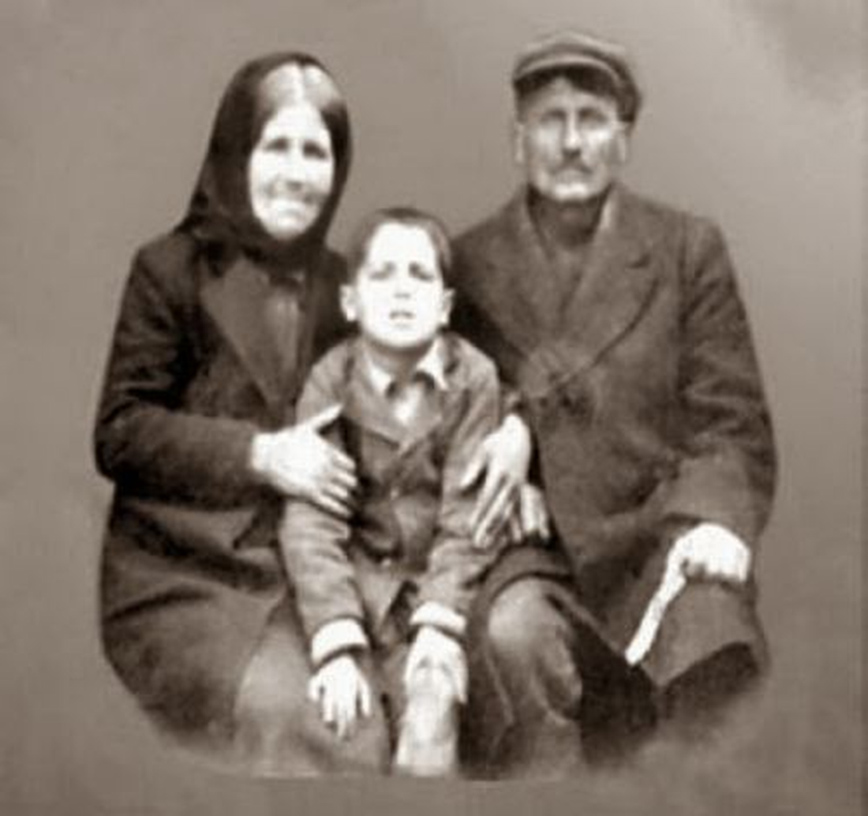 Ο Άγιος Παΐσιος σε νεαρή ηλικία Ο Άγιος Παΐσιος σε νεαρή ηλικία