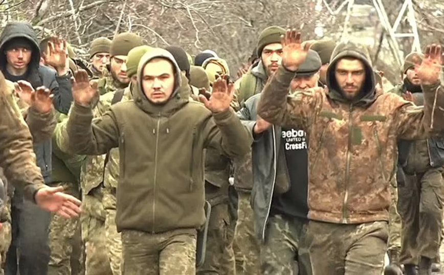 «Η Μαριούπολη πέφτει» &#8211; Βίντεο με Ουκρανούς στρατιώτες αιχμαλώτους δίνουν οι Ρώσοι