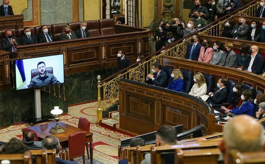 Βολοντίμιρ Ζελένσκι: Παραλλήλισε τη Μαριούπολη με την Γκουέρνικα στην ισπανική Βουλή