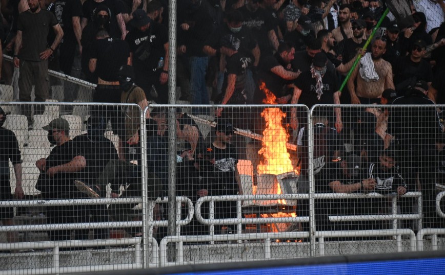 Τελικός κυπέλλου Ελλάδας: Φωτιά στην εξέδρα των οπαδών του ΠΑΟΚ – Δείτε φωτογραφίες