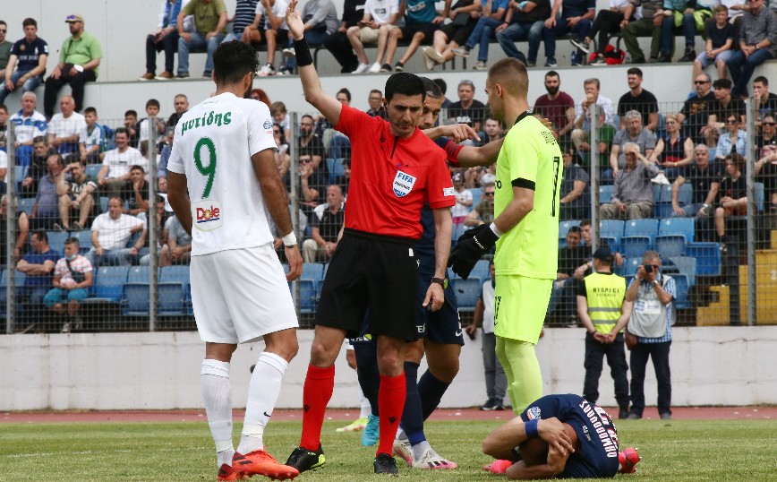 Super League 2: Οπαδός του Λεβαδειακού χτύπησε παίκτη της Βέροιας – Δείτε το βίντεο