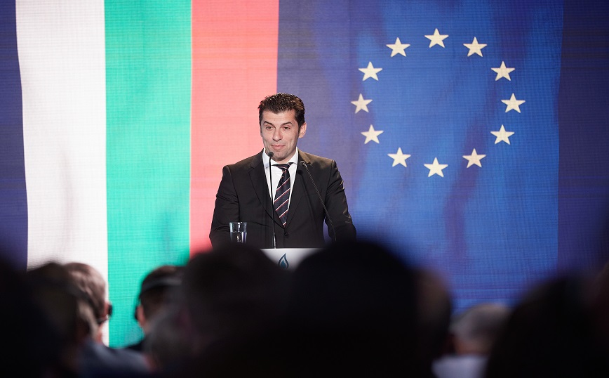 Ο Κίριλ Πέτκοφ στο βήμα της εκδήλωσης για την έναρξη υλοποίησης της πρώτης πλωτής μονάδας αποθήκευσης και επαναεριοποίησης φυσικού αερίου (FSRU) στην Αλεξανδρούπολη Ο Κίριλ Πέτκοφ στο βήμα της εκδήλωσης για την έναρξη υλοποίησης της πρώτης πλωτής μονάδας αποθήκευσης και επαναεριοποίησης φυσικού αερίου (FSRU) στην Αλεξανδρούπολη