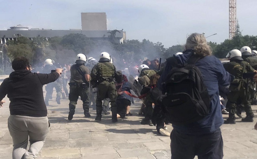 Κόντρα ΝΔ – ΣΥΡΙΖΑ για τα επεισόδια στο ΑΠΘ