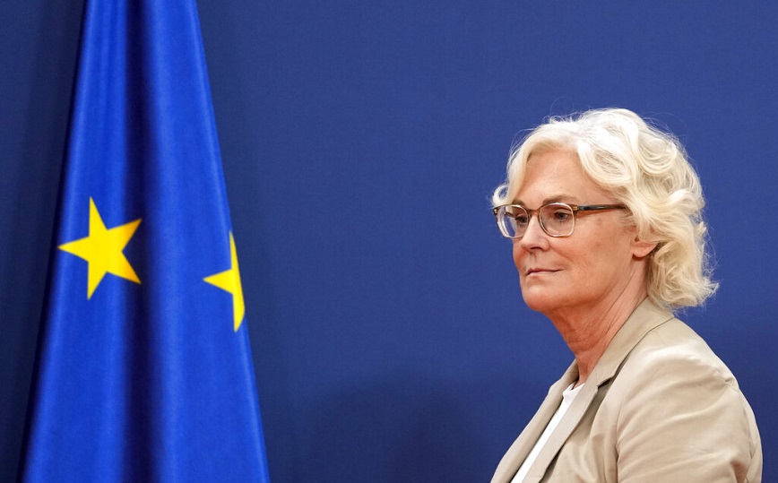 Παραιτήθηκε τελικά η γερμανίδα υπουργός Άμυνας Κριστίνε Λάμπρεχτ