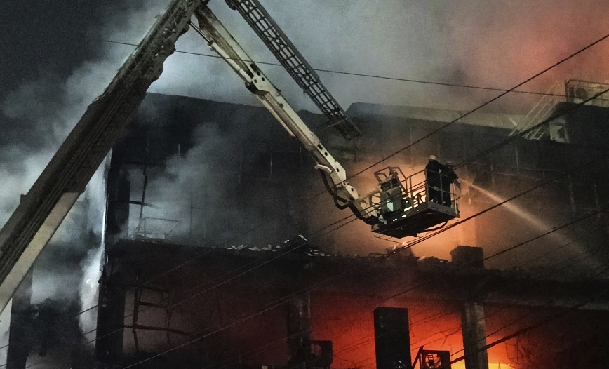 Υπουργείο Εξωτερικών: Οι σκέψεις μας με τα θύματα της φρικτής φωτιάς σε κτίριο στο Νέο Δελχί