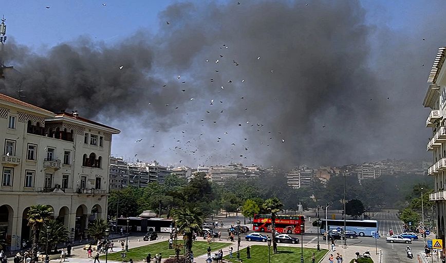 Φωτιά στη Θεσσαλονίκη: Αποσωληνώθηκαν οι δύο άντρες που εισέπνευσαν μεγάλη ποσότητα καπνού