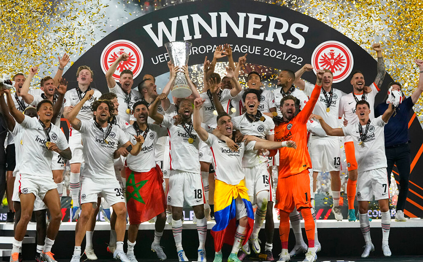 Europa League – Άιντραχτ: Οι παίκτες έδωσαν στους οπαδούς τους το τρόπαιο