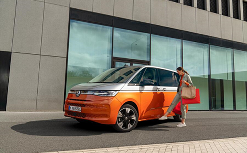 Volkswagen Multivan T7 eHybrid: Ο διάδοχος του θρυλικού Bulli στην Ελλάδα