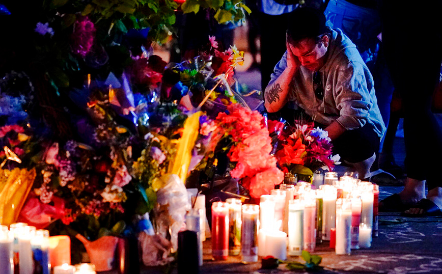 Θρήνος για το ρατσιστικό έγκλημα μίσους στο Μπάφαλο Θρήνος για το ρατσιστικό έγκλημα μίσους στο Μπάφαλο