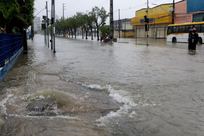 Βραζιλία: 37 νεκροί από τις σφοδρές βροχοπτώσεις