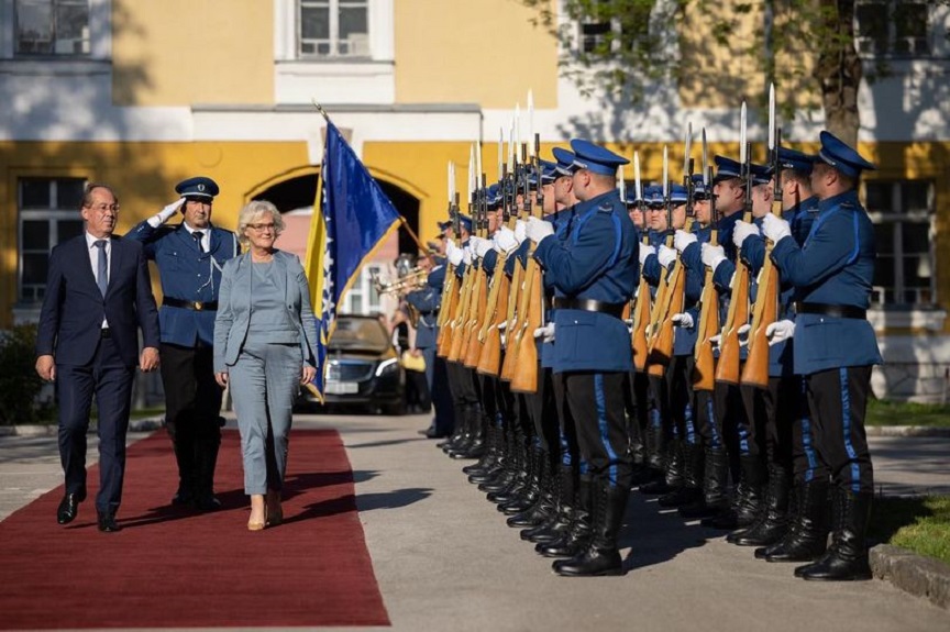 Γερμανία: «Πυρά» προς την υπουργό Άμυνας που πέταξε με κυβερνητικό ελικόπτερο σε κοσμικό προορισμό για το Πάσχα