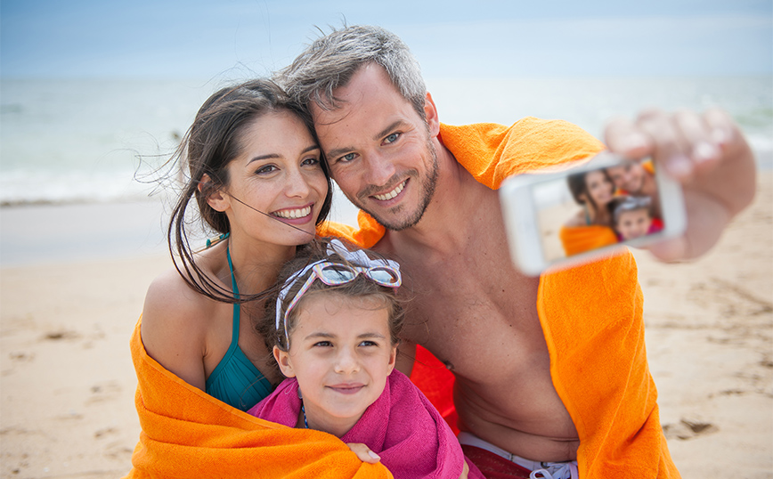 Οικογένεια βγάζει σέλφι Οικογένεια βγάζει σέλφι