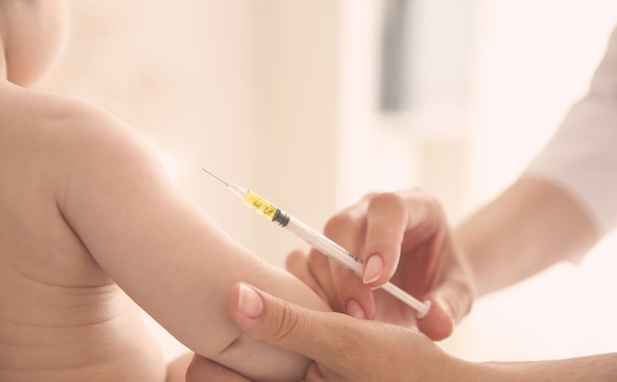 Εμβόλιο κορονοϊού: Ανοίγει η πλατφόρμα για τα παιδιά από 6 μηνών ως 4 ετών