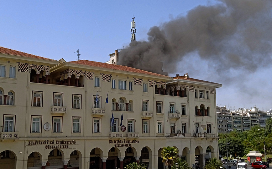 Φωτιά στο Βιοτεχνικό Επιμελητήριο στη Θεσσαλονίκη