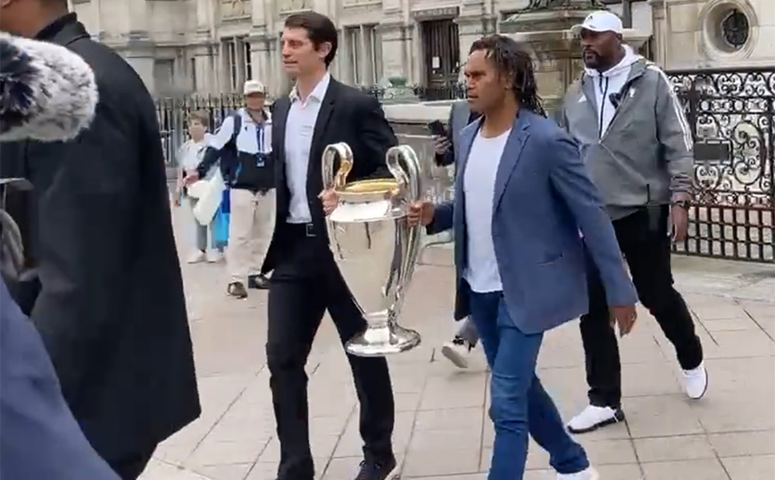 Champions League: Με τον Κριστιάν Καρεμπέ έφτασε η κούπα στο Παρίσι –  Ολοκληρώνονται οι προετοιμασίες για τον τελικό