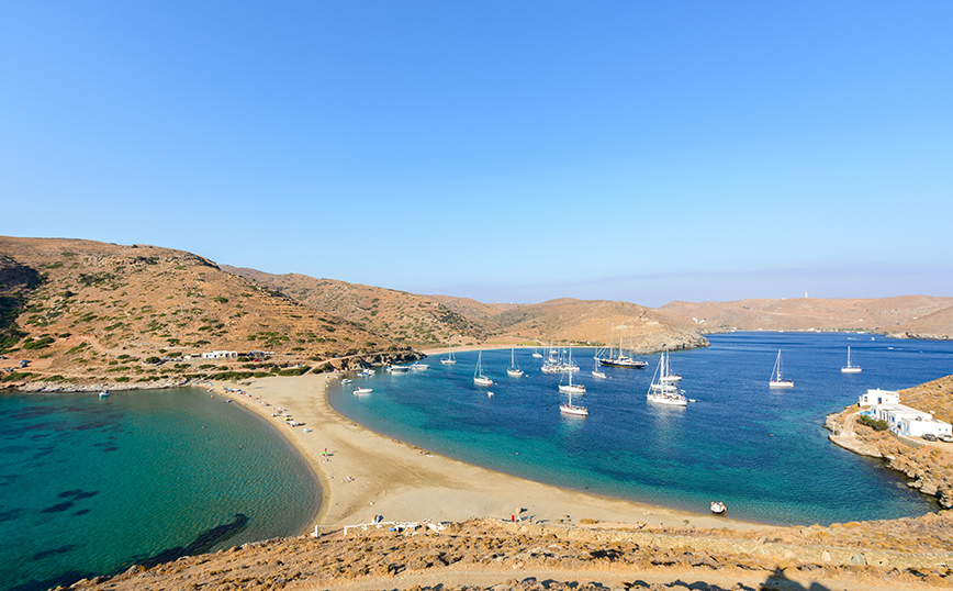 Ιστιοπλοϊκά στην Κολώνα Ιστιοπλοϊκά στην Κολώνα