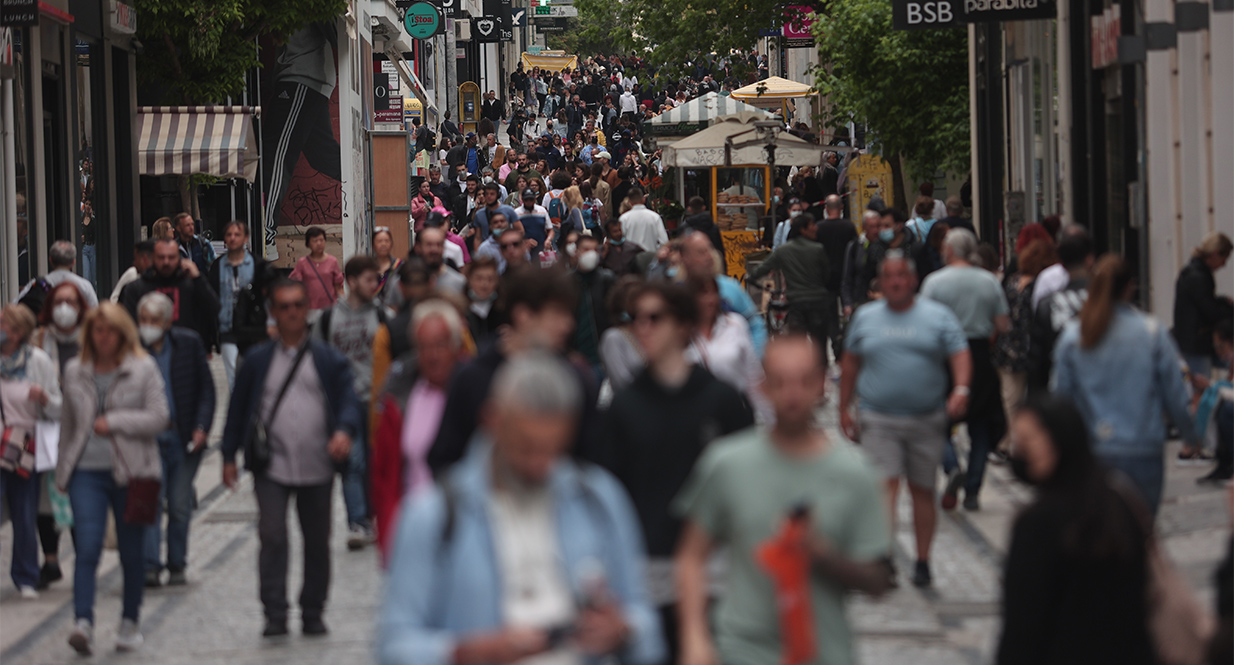 Κορονοϊός: Νέο φθινοπωρινό-χειμερινό κύμα «βλέπουν» οι ειδικοί &#8211; «Η Όμικρον δεν σταματά να γεννά νέες υποπαραλλαγές»