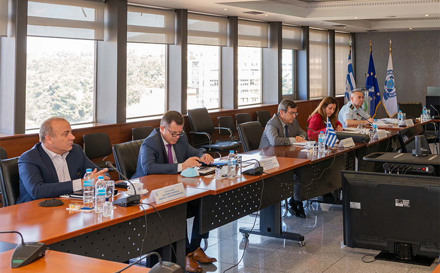 Συνάντηση Λευτέρη Οικονόμου με τον Άγγλο πρέσβη Συνάντηση Λευτέρη Οικονόμου με τον Άγγλο πρέσβη