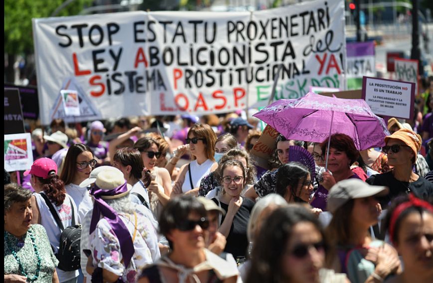 Ισπανία: Χιλιάδες διαδήλωσαν στη Μαδρίτη ζητώντας την απαγόρευση της πορνείας