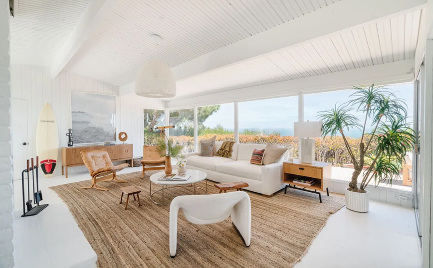 Το σπίτι της Έμα Στόουν στο Μαλιμπού Το σπίτι της Έμα Στόουν στο Μαλιμπού