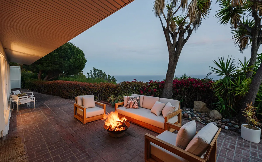 Το σπίτι της Έμα Στόουν στο Μαλιμπού Το σπίτι της Έμα Στόουν στο Μαλιμπού