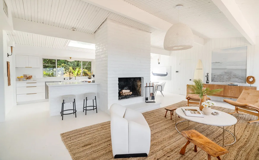 Το σπίτι της Έμα Στόουν στο Μαλιμπού Το σπίτι της Έμα Στόουν στο Μαλιμπού