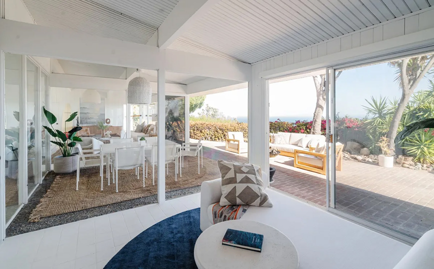 Το σπίτι της Έμα Στόουν στο Μαλιμπού Το σπίτι της Έμα Στόουν στο Μαλιμπού