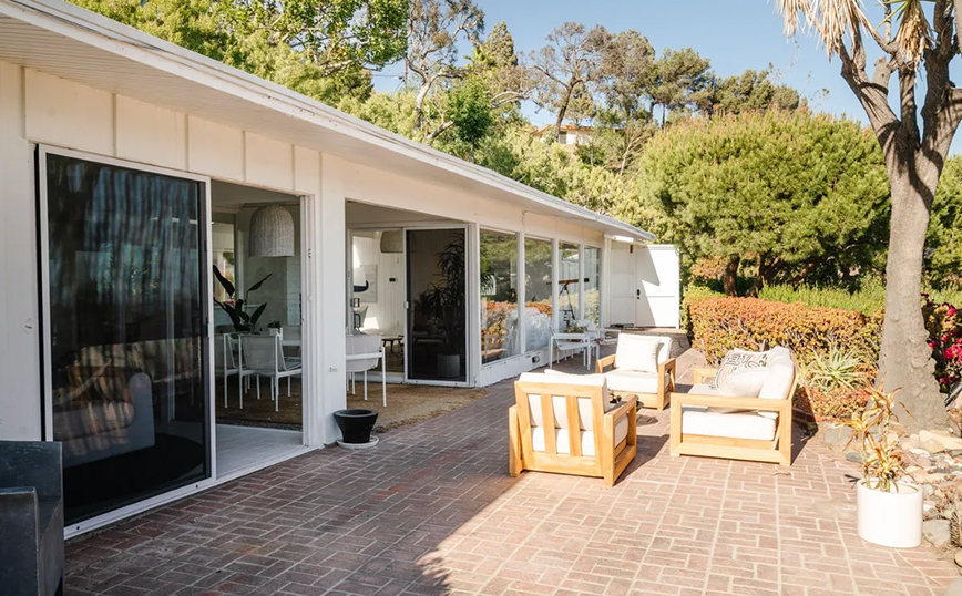 Το σπίτι της Έμα Στόουν στο Μαλιμπού Το σπίτι της Έμα Στόουν στο Μαλιμπού