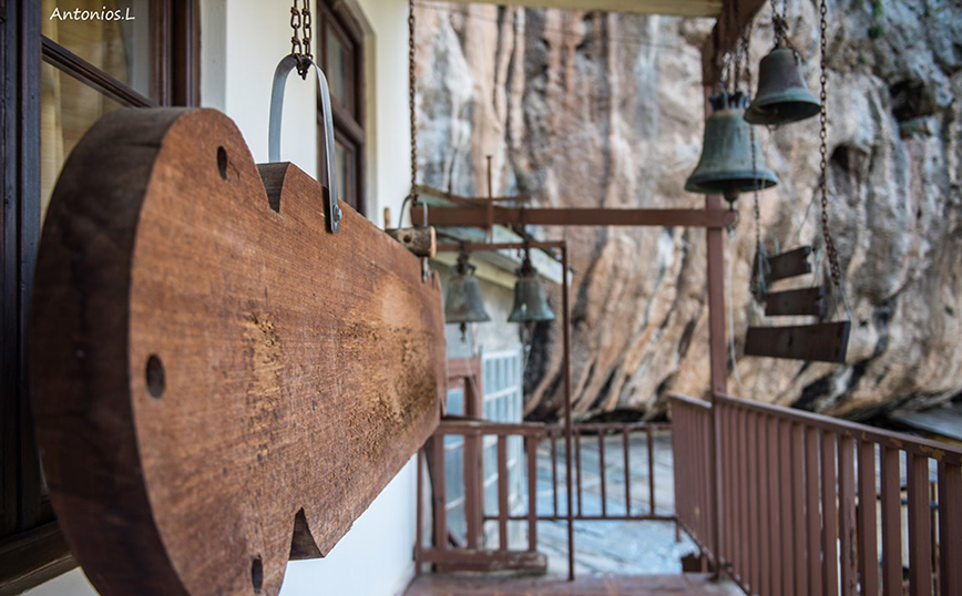 Το σημείο όπου ηχούν οι καμπάνες στη μονή Προδρόμου στην Αρκαδία Το σημείο όπου ηχούν οι καμπάνες στη μονή Προδρόμου στην Αρκαδία