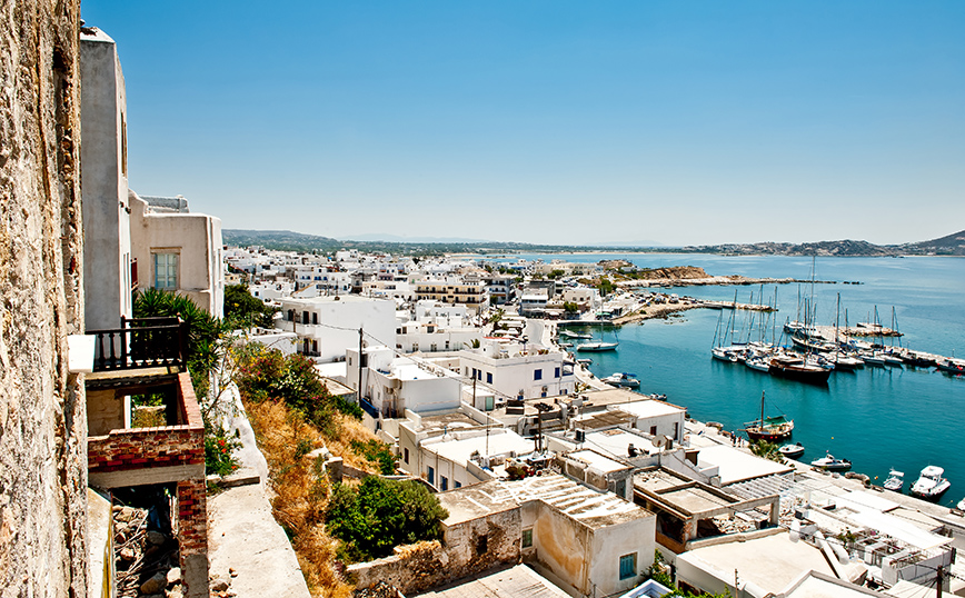 Το λιμάνι της Νάξου Το λιμάνι της Νάξου