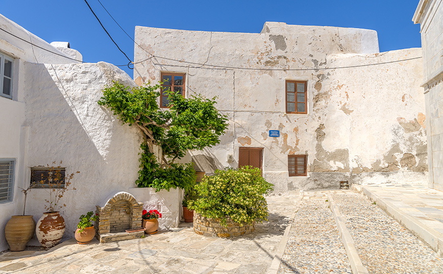 Κυκλαδίτικο σοκάκι στη Νάξο Κυκλαδίτικο σοκάκι στη Νάξο