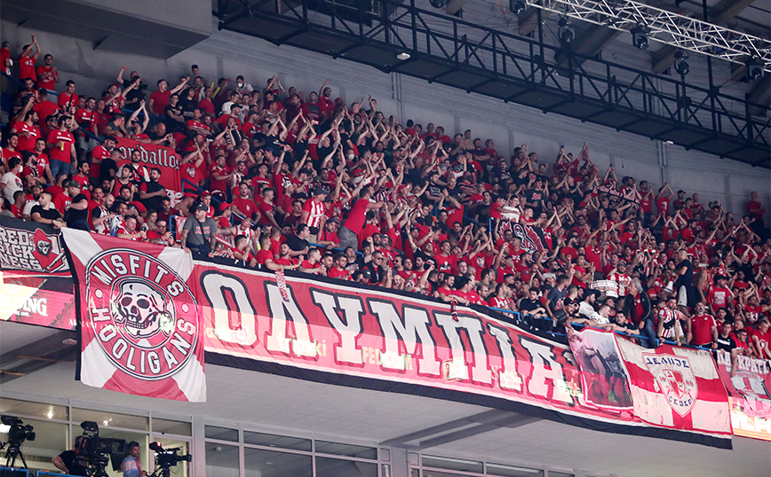 Κερκίδα Ολυμπιακού στο Βελιγράδι