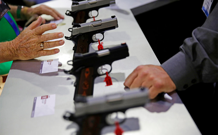 Σοκαριστική δημοσκόπηση: Ένας στους πέντε Αμερικανούς έχασε μέλος της οικογένειας από πυροβόλο όπλο