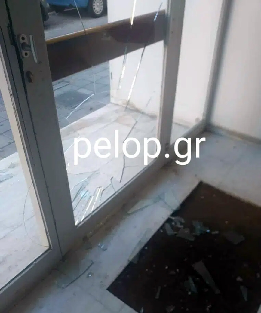 Νταής έσπασε την πόρτα πολυκατοικίας στην Πάτρα