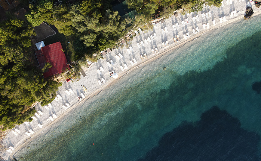 Παραλία στην Πλαταριά από ψηλά