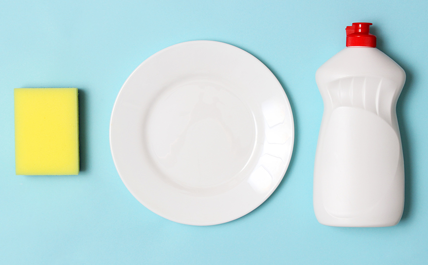 Σφουγγάρι και απορρυπαντικό πιάτων Σφουγγάρι και απορρυπαντικό πιάτων