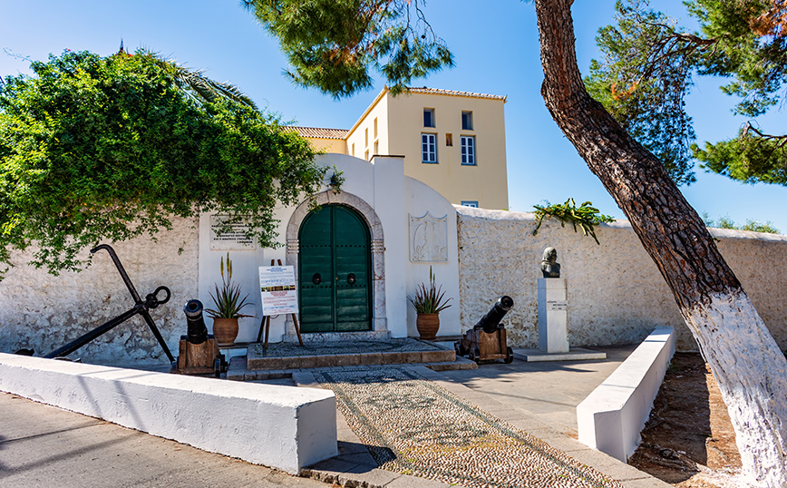 Το Μουσείο της Μπουμπουλίνας στις Σπέτσες Το Μουσείο της Μπουμπουλίνας στις Σπέτσες