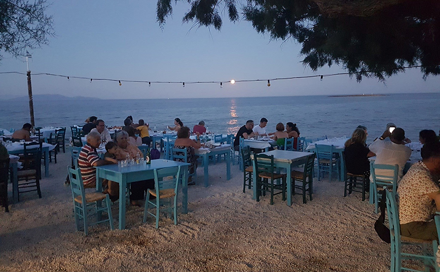 Ταβέρνα ξυπόλητος Ταβέρνα ξυπόλητος